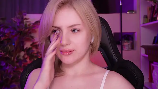 Snapshot of Chriss_Fox chatting on 03/14/26, 05:18 Chriss Fox online show from 03/14/26, 05:18