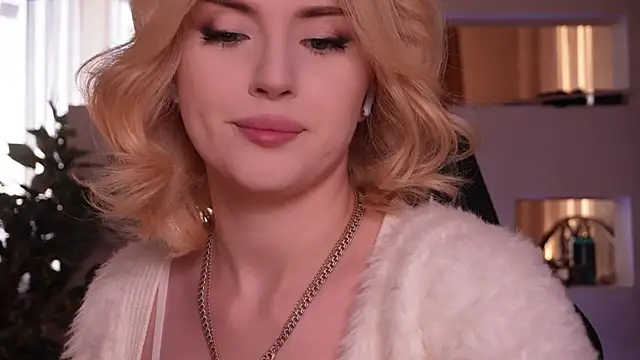 Snapshot of Chriss_Fox chatting on 04/12/26, 03:28 Chriss Fox online show from 04/12/26, 03:28