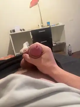 Snapshot of sollzii chatting on 12/22/25, 03:31 sollzii online show from 12/22/25, 03:31