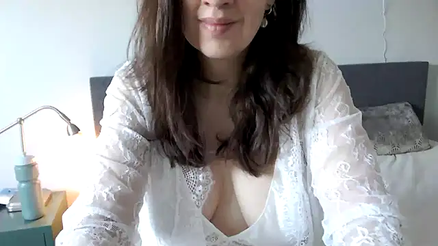 Ella Next Door online show from 03/03/25, 08:16