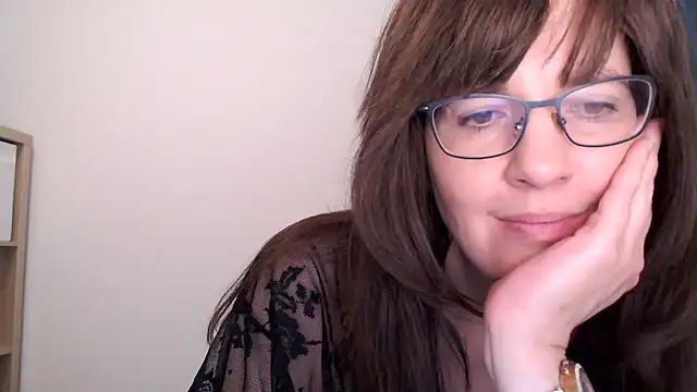 Ella Next Door online show from 12/21/25, 09:44