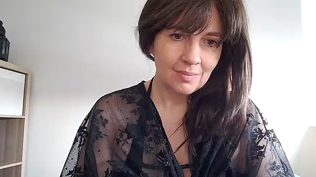 Ella Next Door online show from 01/11/26, 01:05