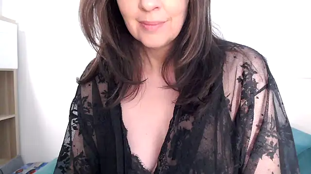 Ella Next Door online show from 03/31/26, 03:01