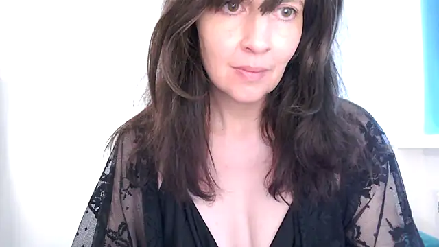 Ella Next Door online show from 04/14/26, 03:18