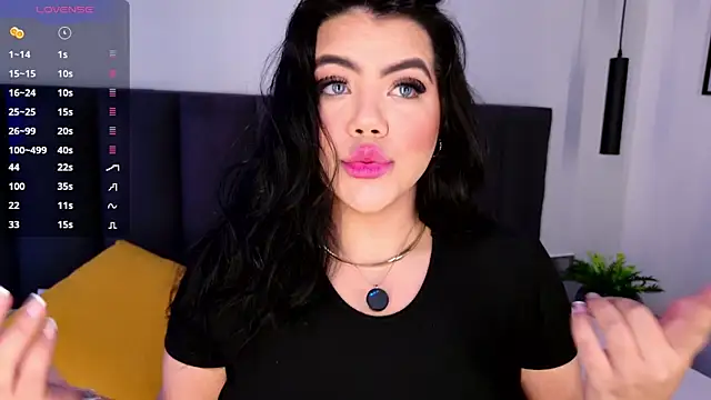 Snapshot of Harmonybabe_ chatting on 09/19/25, 11:33 Harmonybabe  online show from 09/19/25, 11:33