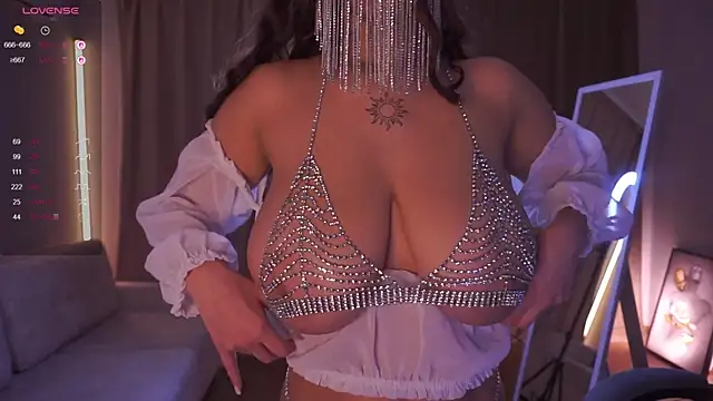 Snapshot of AnuricBriny chatting on 10/27/25, 09:30 AnuricBriny online show from 10/27/25, 09:30