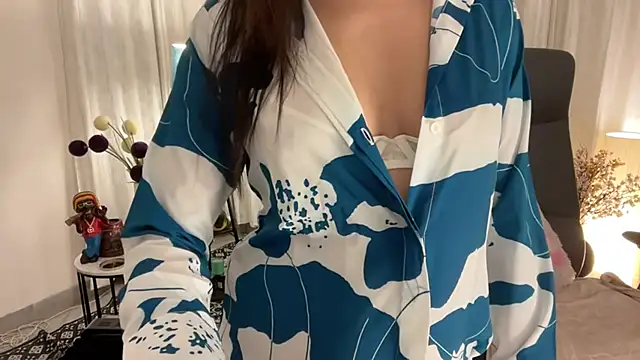 Snapshot of Unique-Beauty chatting on 03/06/25, 02:18 Unique-Beauty online show from 03/06/25, 02:18