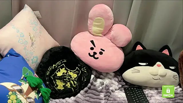 Snapshot of Unique-Beauty chatting on 11/19/25, 04:51 Unique-Beauty online show from 11/19/25, 04:51