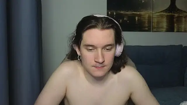 Snapshot of MoreRealAlex chatting on 06/01/26, 03:52 MoreRealAlex online show from 06/01/26, 03:52
