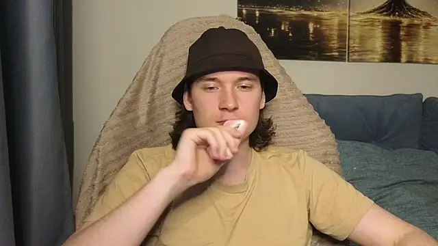 Snapshot of MoreRealAlex chatting on 06/25/26, 11:53 MoreRealAlex online show from 06/25/26, 11:53