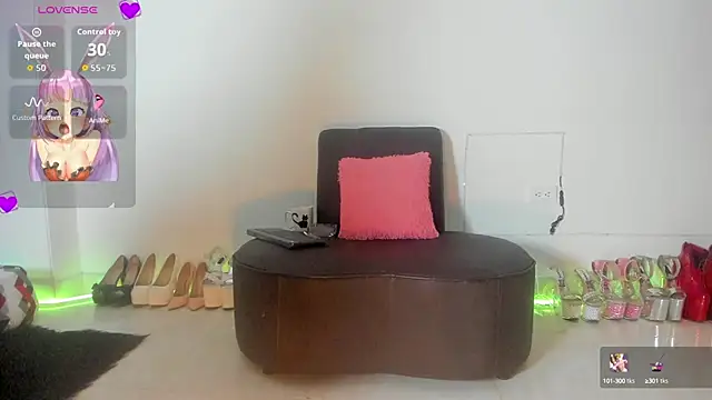 Snapshot of violetmontan chatting on 09/22/25, 11:01 violetmontan online show from 09/22/25, 11:01