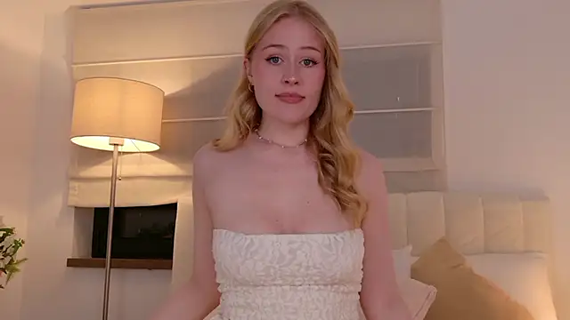 Snapshot of JuliaJaee chatting on 04/20/26, 04:43 JuliaJaee online show from 04/20/26, 04:43