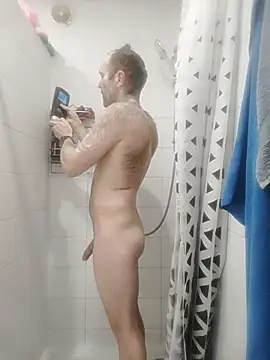 Snapshot of Dedpooll8 chatting on 01/15/26, 04:33 Dedpooll8 online show from 01/15/26, 04:33