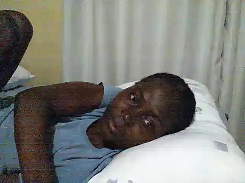 Snapshot of ara_bella chatting on 10/13/25, 09:26 ara bella online show from 10/13/25, 09:26