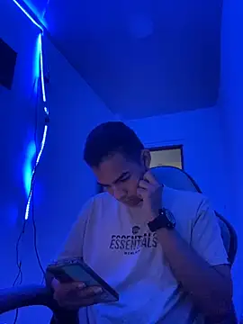 Snapshot of Boypolla11 chatting on 10/18/25, 04:15 Boypolla11 online show from 10/18/25, 04:15