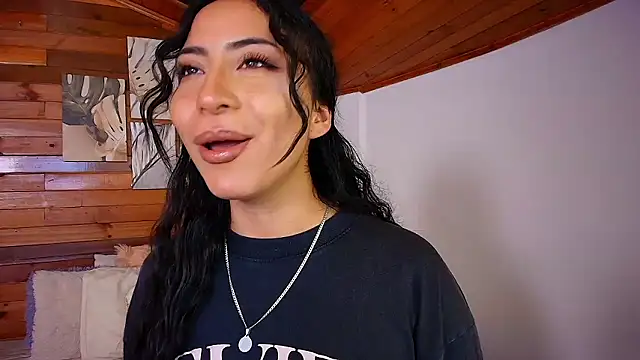 Snapshot of amber_curly chatting on 01/08/26, 09:06 amber curly online show from 01/08/26, 09:06