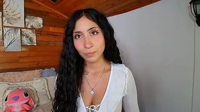 Snapshot of amber_curly chatting on 02/14/26, 06:26 amber curly online show from 02/14/26, 06:26