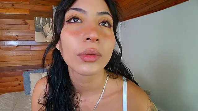 Snapshot of amber_curly chatting on 03/14/26, 05:18 amber curly online show from 03/14/26, 05:18