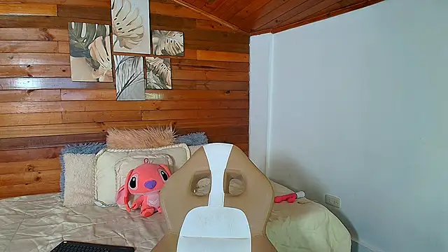 Snapshot of amber_curly chatting on 03/18/26, 07:50 amber curly online show from 03/18/26, 07:50