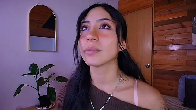 Snapshot of amber_curly chatting on 04/15/26, 07:58 amber curly online show from 04/15/26, 07:58