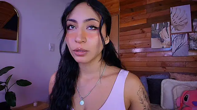 Snapshot of amber_curly chatting on 04/17/26, 08:45 amber curly online show from 04/17/26, 08:45