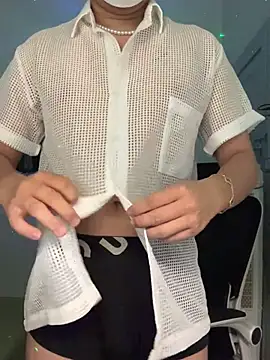 Snapshot of MinhTuanLive chatting on 03/17/25, 05:45 MinhTuanLive online show from 03/17/25, 05:45