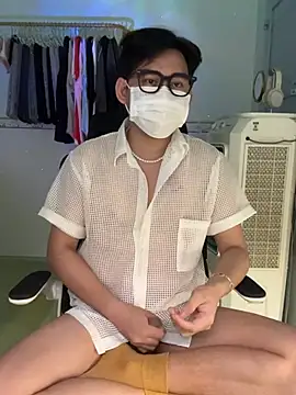 Snapshot of MinhTuanLive chatting on 03/17/25, 11:53 MinhTuanLive online show from 03/17/25, 11:53