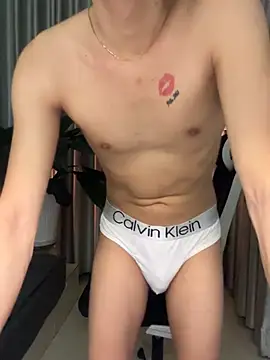 Snapshot of MinhTuanLive chatting on 02/14/26, 06:32 MinhTuanLive online show from 02/14/26, 06:32