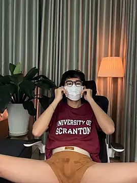 Snapshot of MinhTuanLive chatting on 02/18/26, 08:10 MinhTuanLive online show from 02/18/26, 08:10