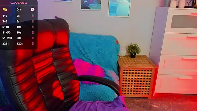 BellaTorne  online show from 12/04/24, 07:34