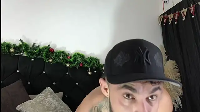 john cartter1 online show from 12/01/25, 11:04