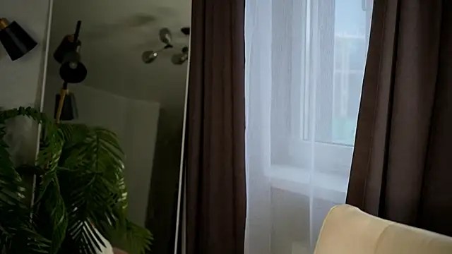 Snapshot of Sandy-the-Squirrel chatting on 12/11/24, 05:21 Sandy-the-Squirrel online show from 12/11/24, 05:21