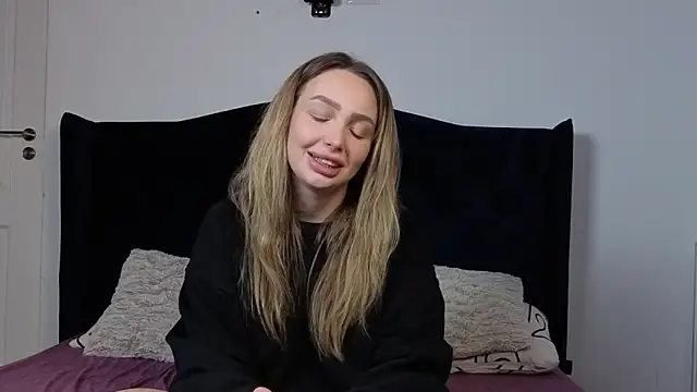 AnnaMaee online show from 02/25/26, 10:19