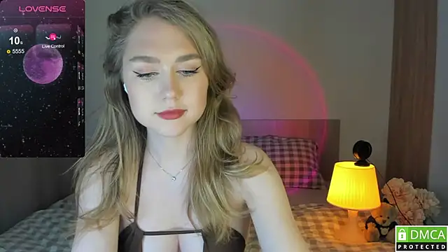 Snapshot of TheVanessaMaes chatting on 03/06/25, 10:47 TheVanessaMaes online show from 03/06/25, 10:47