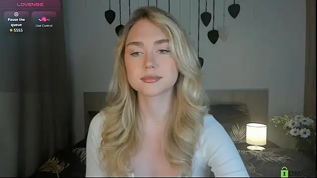 Snapshot of TheVanessaMaes chatting on 10/20/25, 08:09 TheVanessaMaes online show from 10/20/25, 08:09