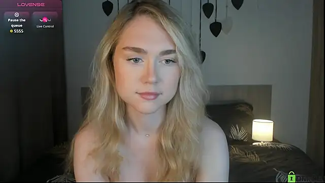 Snapshot of TheVanessaMaes chatting on 10/24/25, 07:21 TheVanessaMaes online show from 10/24/25, 07:21