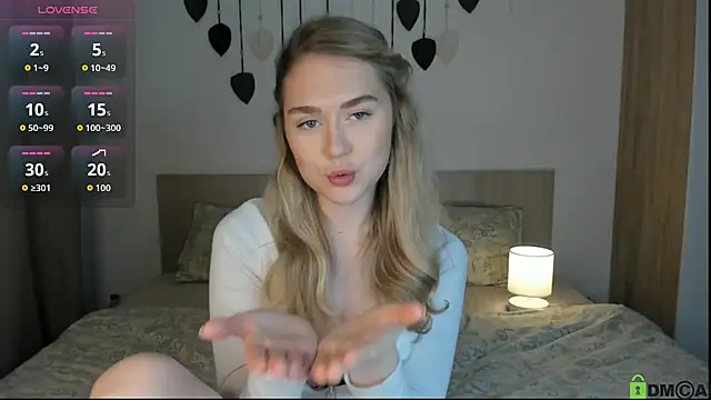 Snapshot of TheVanessaMaes chatting on 10/28/25, 11:07 TheVanessaMaes online show from 10/28/25, 11:07