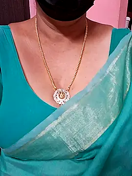 Snapshot of ananya956 chatting on 09/10/25, 10:59 ananya956 online show from 09/10/25, 10:59