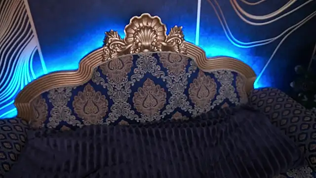 Snapshot of MagicPeachh_ chatting on 12/16/25, 01:49 MagicPeachh online show from 12/16/25, 01:49