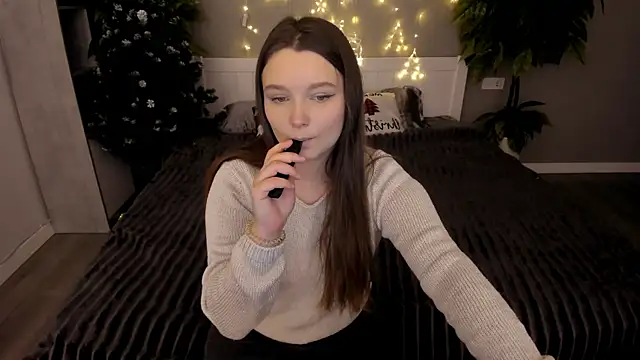 Snapshot of MagicPeachh_ chatting on 01/06/26, 01:37 MagicPeachh online show from 01/06/26, 01:37