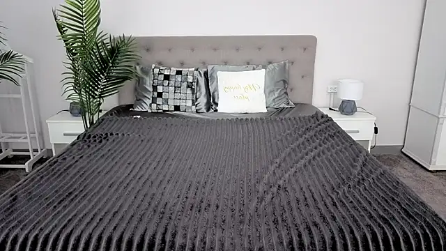 Snapshot of MagicPeachh_ chatting on 03/17/26, 07:01 MagicPeachh online show from 03/17/26, 07:01