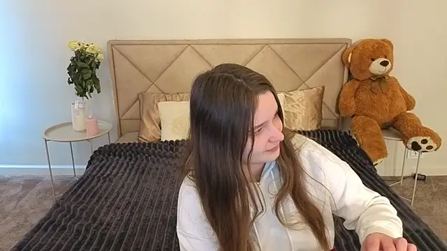 Snapshot of MagicPeachh_ chatting on 03/26/26, 06:52 MagicPeachh online show from 03/26/26, 06:52