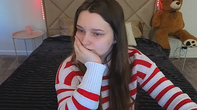 Snapshot of MagicPeachh_ chatting on 04/13/26, 05:35 MagicPeachh online show from 04/13/26, 05:35