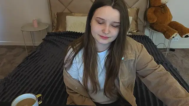 Snapshot of MagicPeachh_ chatting on 04/18/26, 05:33 MagicPeachh online show from 04/18/26, 05:33