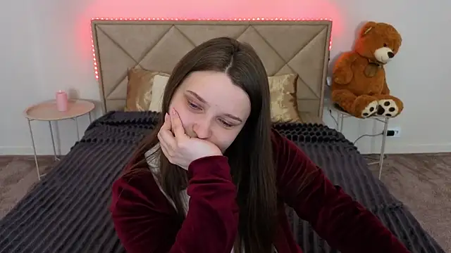 Snapshot of MagicPeachh_ chatting on 04/22/26, 06:49 MagicPeachh online show from 04/22/26, 06:49