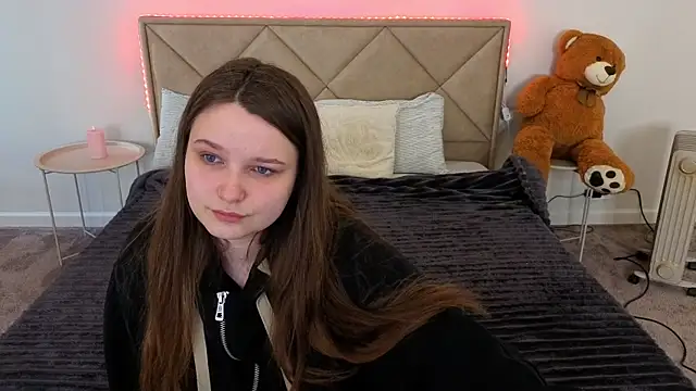 Snapshot of MagicPeachh_ chatting on 04/24/26, 06:49 MagicPeachh online show from 04/24/26, 06:49