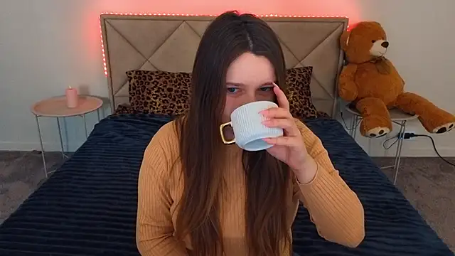 Snapshot of MagicPeachh_ chatting on 04/27/26, 05:49 MagicPeachh online show from 04/27/26, 05:49