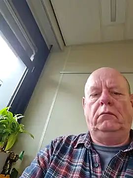 andrejoyfull64 online show from 01/06/25, 12:57