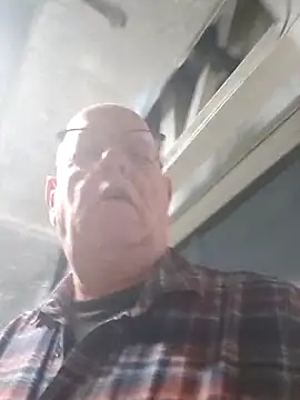 andrejoyfull64 online show from 10/13/25, 08:14