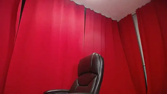 LaraFire online show from 09/26/25, 09:46